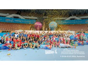 AS NIEPOŁOMICE, UKS 22 KRAKÓW, UKS VOLLEY BRZESKO Z MEDALAMI MISTRZOSTW POLSKI W MINISIATKÓWCE KINDER JOY OF MOVING